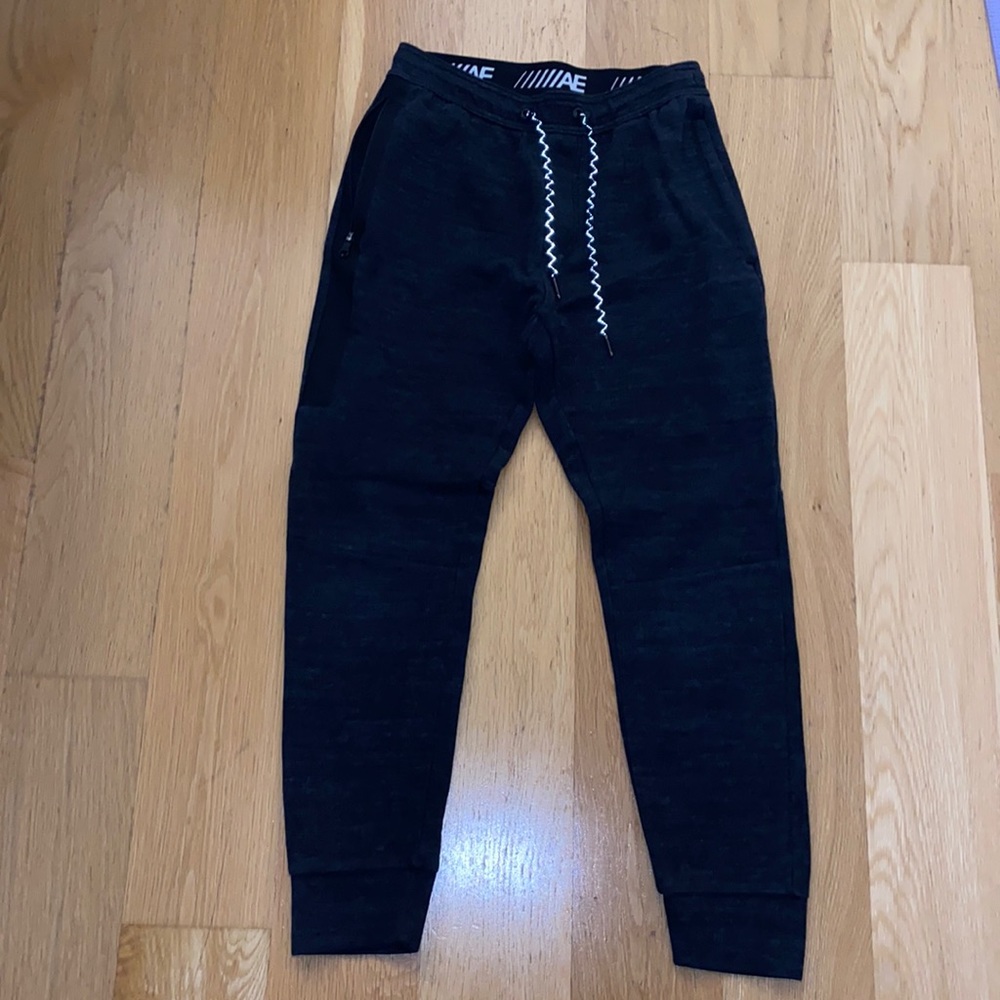AE JOGGERS SIZE SMALL